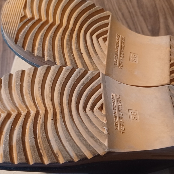 Clogs - Picture 7 of 14